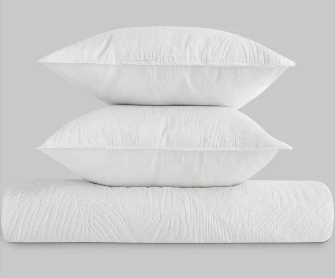 Colcha blanca 90 cm con funda y cojines